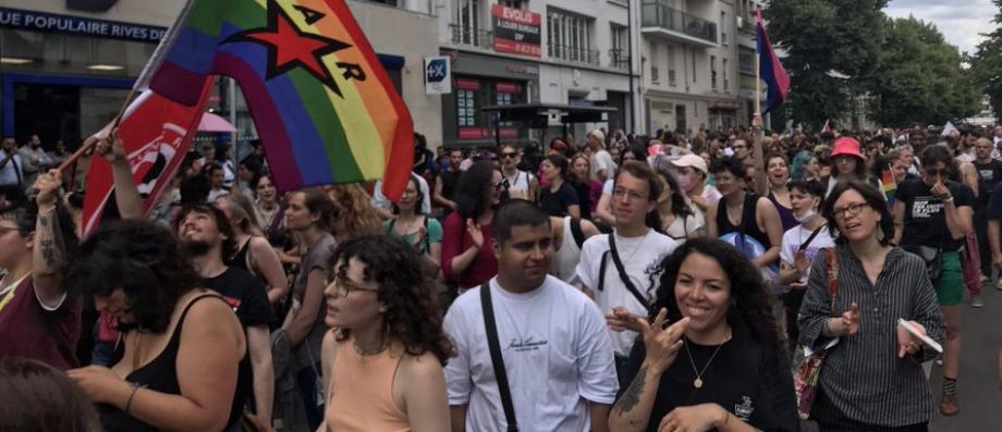 LGBT + : plusieurs milliers de personnes défilent pour la pride des  banlieues à Saint-Denis