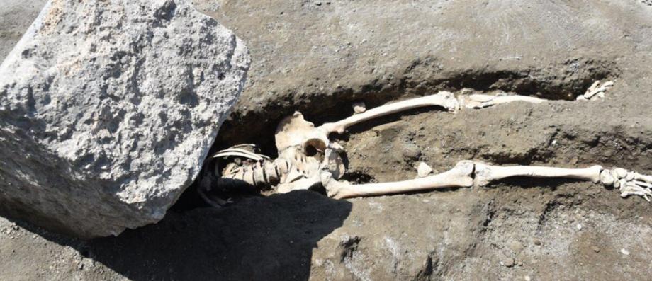 Due nuovi scheletri sono stati trovati tra le rovine della città romana di Pompei, distrutta dall’eruzione del Vesuvio nel 79 d.C., ha detto il Ministero della Cultura italiano.